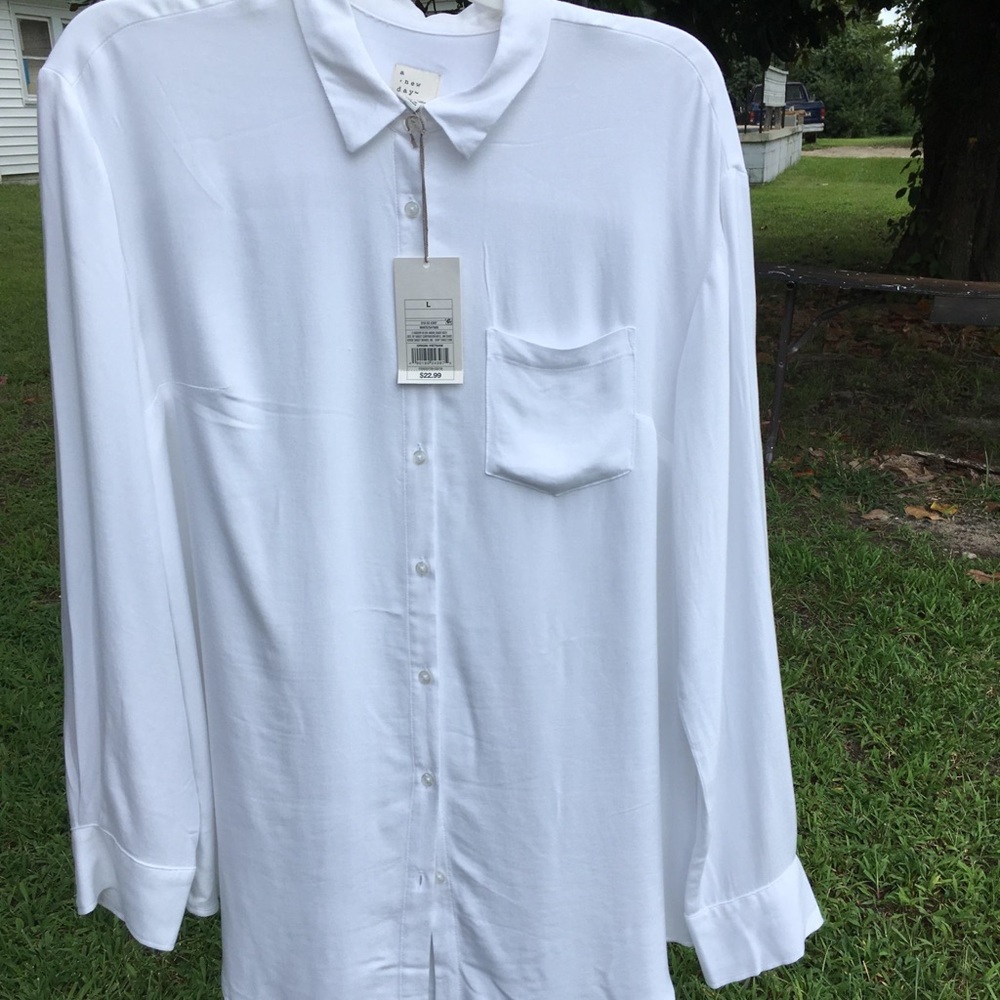 NWT Ladies Size Large LS  Button Front Shirt